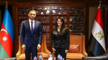 وزيرة التخطيط تتكلم مع وزير النقل والتنمية الرقمية في أذربيجان