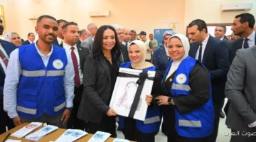 وزيرة التضامن تسلم جامعة الأقصر الأهلية طابعة برايل ولاب توب