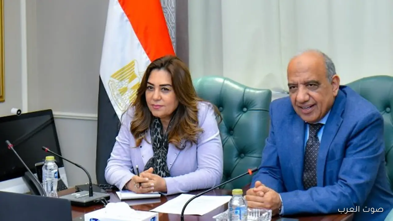 وزيرة التنمية المحلية الهيئات النووية للكهرباء متوافقة مع الشروط البيئية