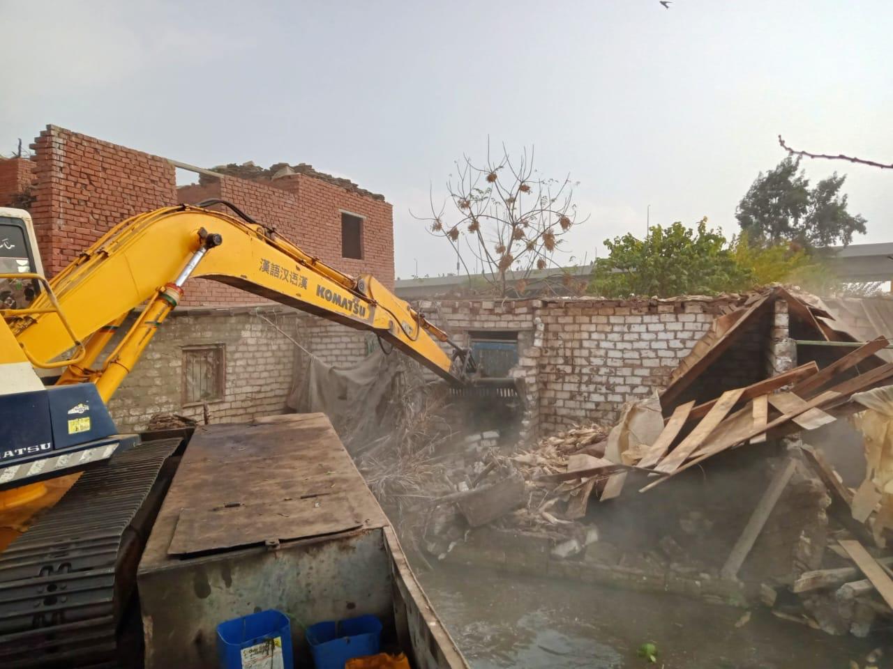 وزيرة التنمية المحلية بتستعرض تقرير عن إزالة التعديات الخطرة على