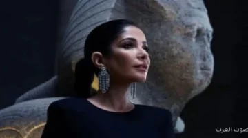 وفاء صادق ترد على هجوم الناس على منى زكي وتقول