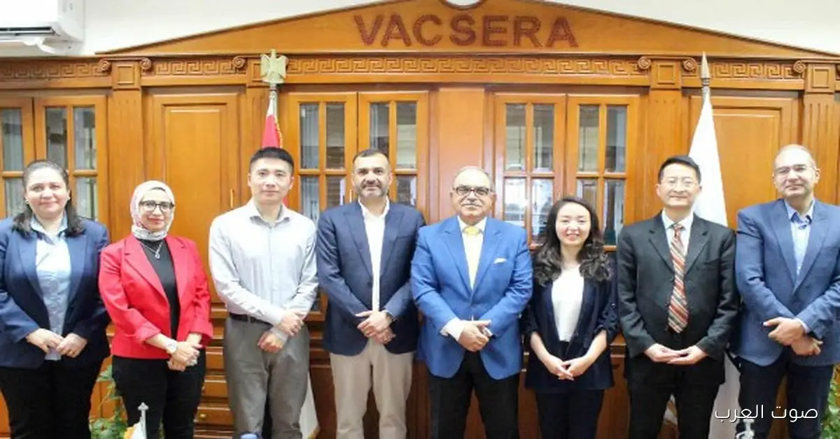 وفد صيني يزور «فاكسيرا» ويشوف استعداد خطوط الإنتاج لبدء تصنيع اللقاحات 2 وفد صيني يزور «فاكسيرا» ويشوف استعداد خطوط الإنتاج لبدء تصنيع اللقاحات