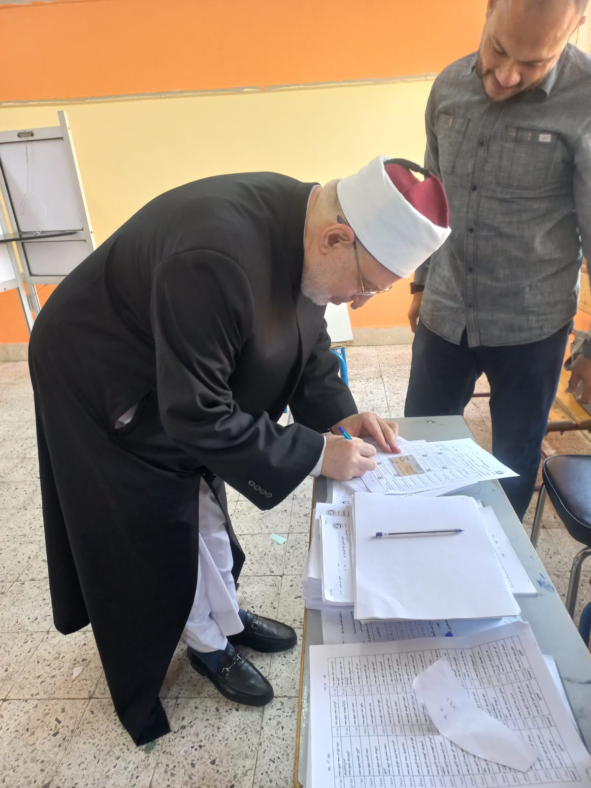 وكيل الأزهر بعد التصويت أدعو الناس يشاركوا بقوة في انتخابات