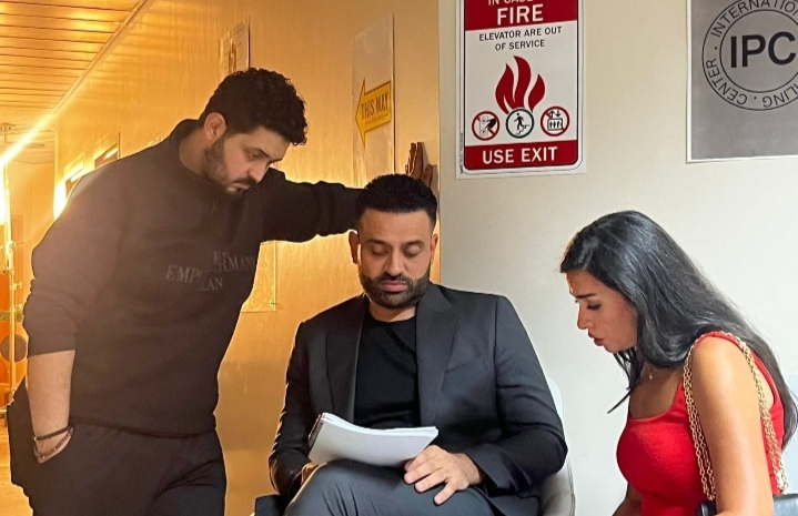 فريق العمل في غرفة التحقيق