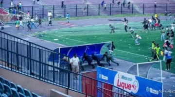 1764582312 فوضى في ديربي كينشاسا شغب بين الجماهير في الدوري الكونغولي