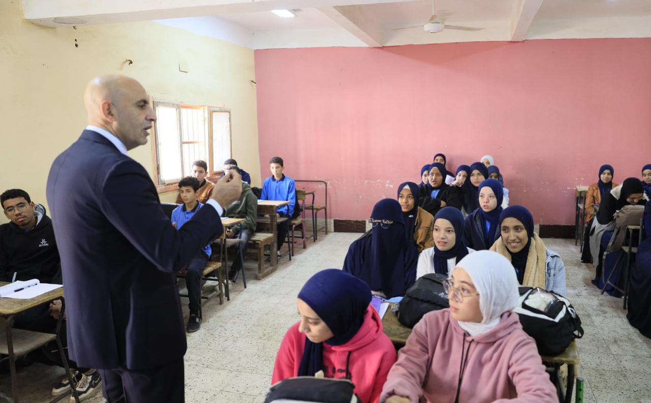 1764583771 880 وزير التعليم يأمر بتحسين مدارس البدرشين والصف ويشدد على أهمية