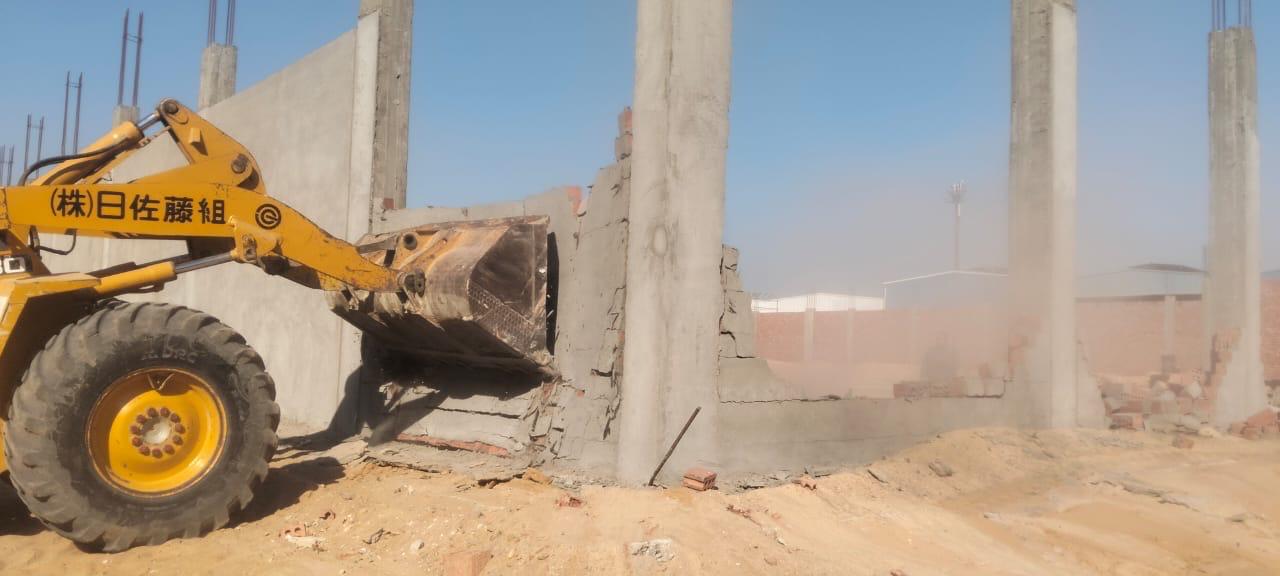 1764586412 416 التنمية المحلية إزالة مخالفات في 5 مباني بالشرقية و9 عقارات