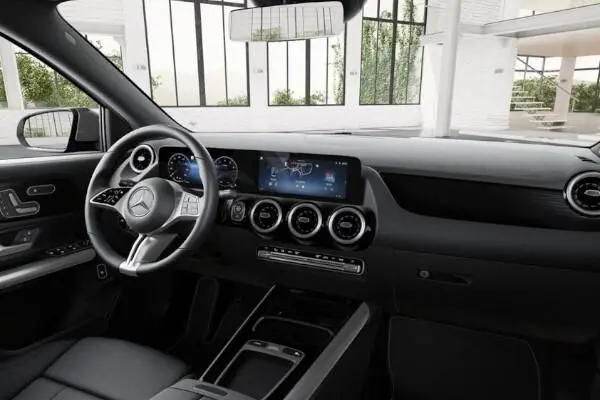 1764590441 170 أنت تفضل إيه مرسيدس بنز GLA 200 ولا هيونداي توسان