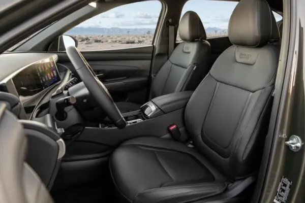 1764590441 228 أنت تفضل إيه مرسيدس بنز GLA 200 ولا هيونداي توسان