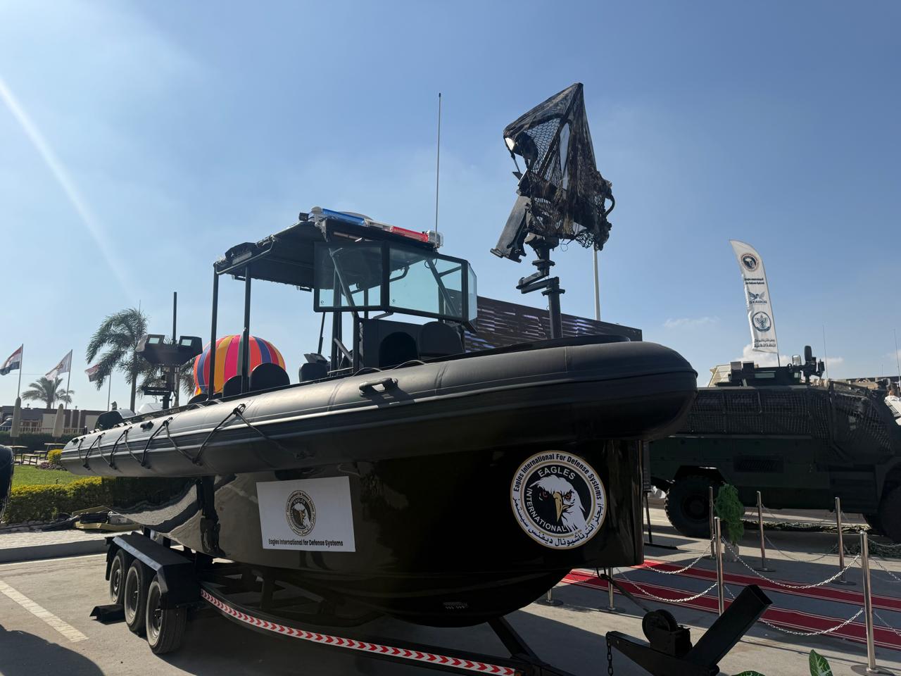 1764598763 312 مدرعات وطائرات مسيرة في جناح شركة إيجلز انترناشيونال بمعرض إيديكس