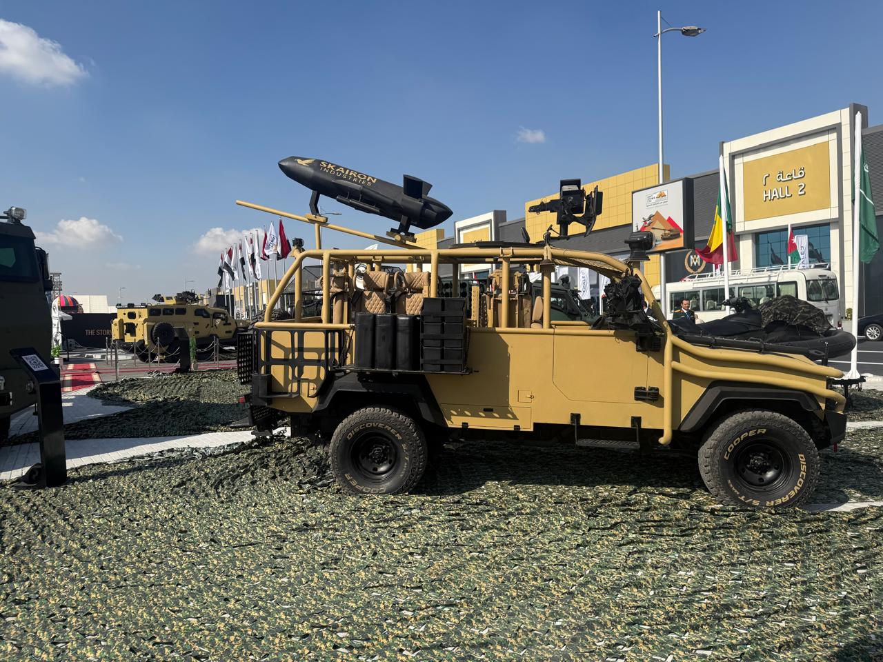 1764598763 705 مدرعات وطائرات مسيرة في جناح شركة إيجلز انترناشيونال بمعرض إيديكس