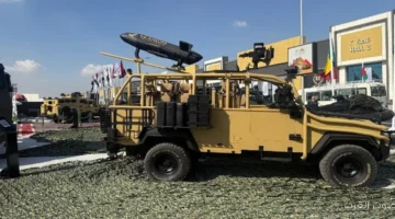 1764598764 مدرعات وطائرات مسيرة في جناح شركة إيجلز انترناشيونال بمعرض إيديكس