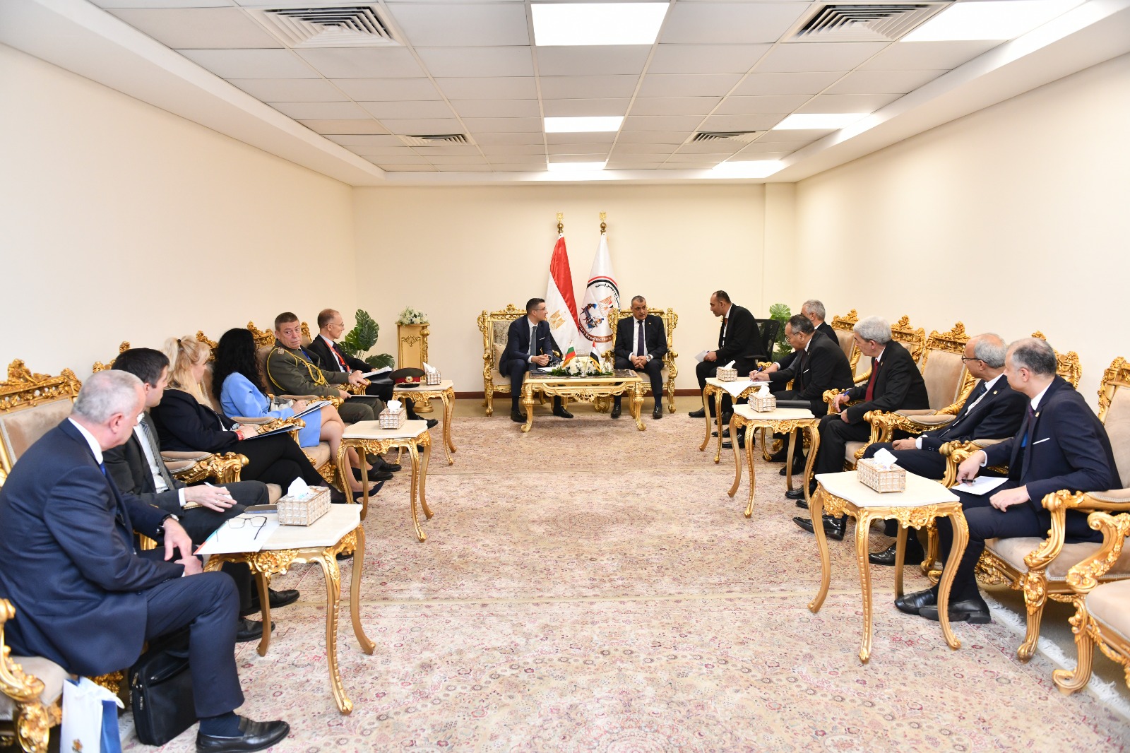 1764599360 381 الإنتاج الحربي يعرض أحدث أسلحته لوزير الاقتصاد والصناعة البلغاري في