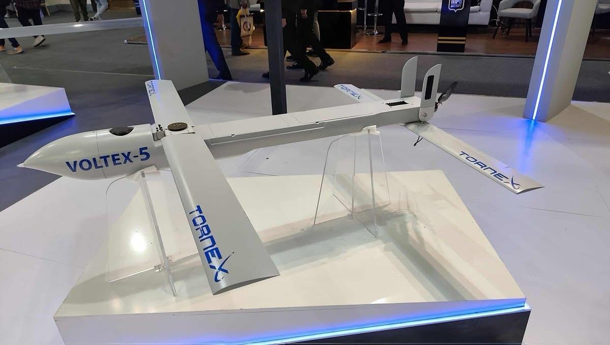 مسيرات انتحارية في جناح شركة أمستون بمعرض إيديكس 2025 - صور من مصر 6 1764612822 589 مسيرات انتحارية في جناح شركة أمستون بمعرض إيديكس 2025