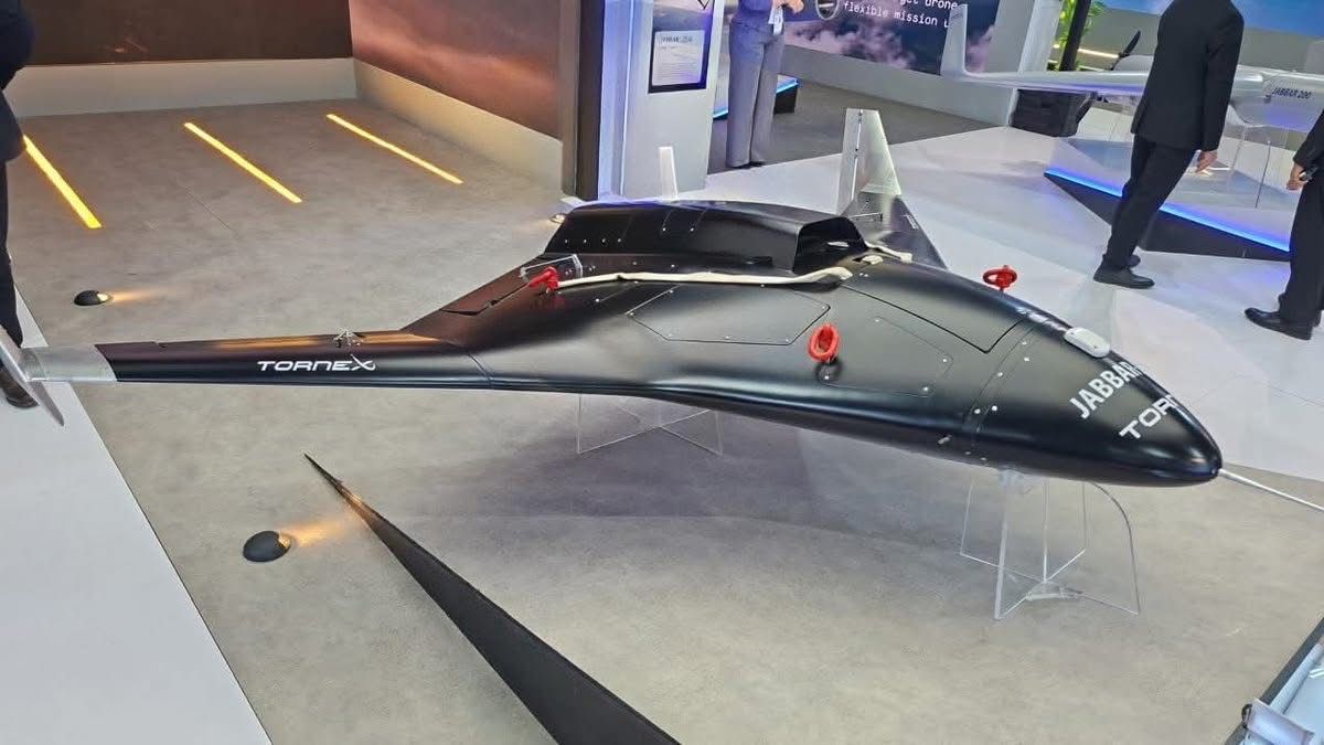 مسيرات انتحارية في جناح شركة أمستون بمعرض إيديكس 2025 - صور من مصر 5 1764612822 828 مسيرات انتحارية في جناح شركة أمستون بمعرض إيديكس 2025