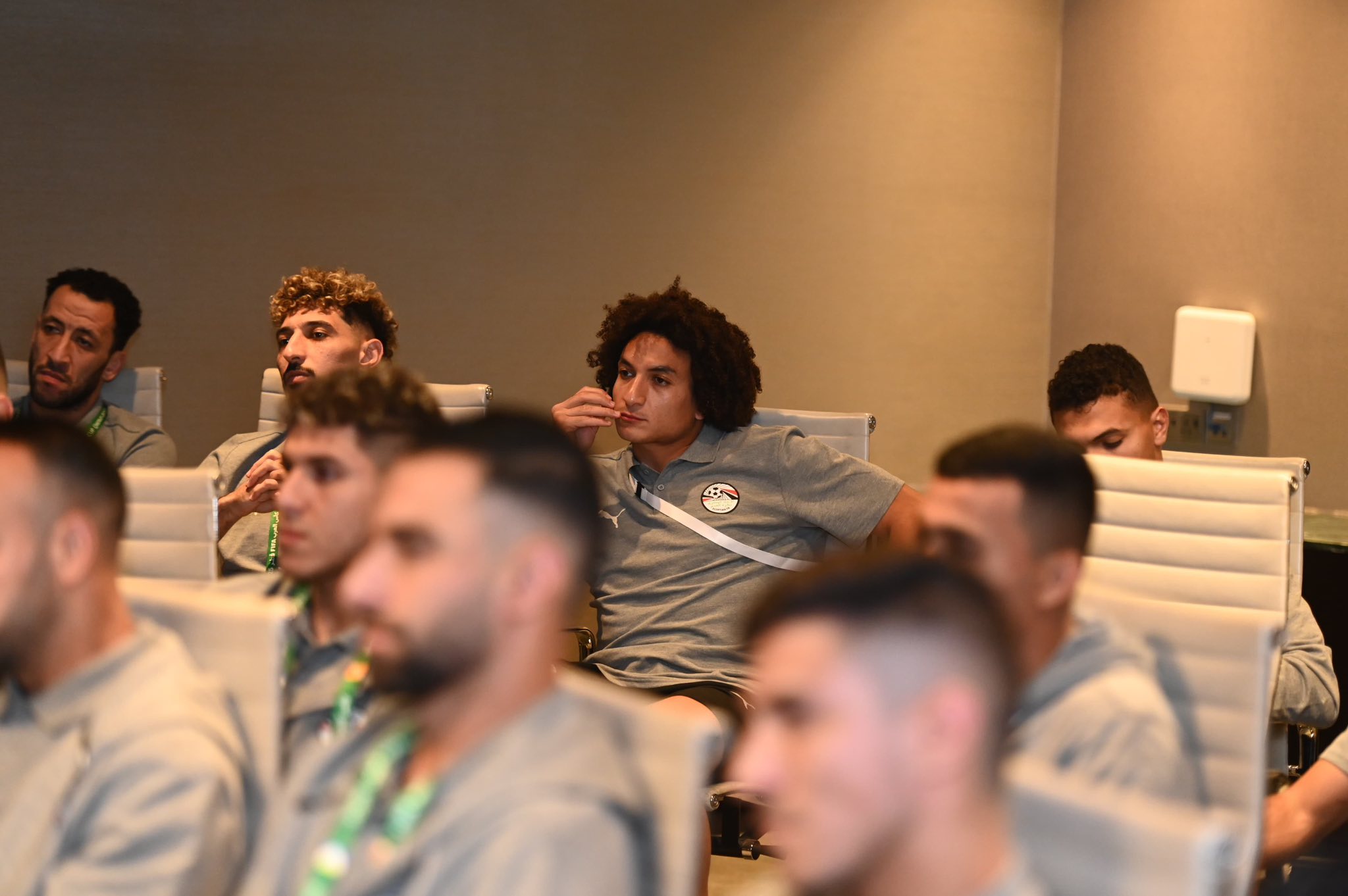 اجتماع وزير الرياضة مع الجهاز الفني واللاعبين