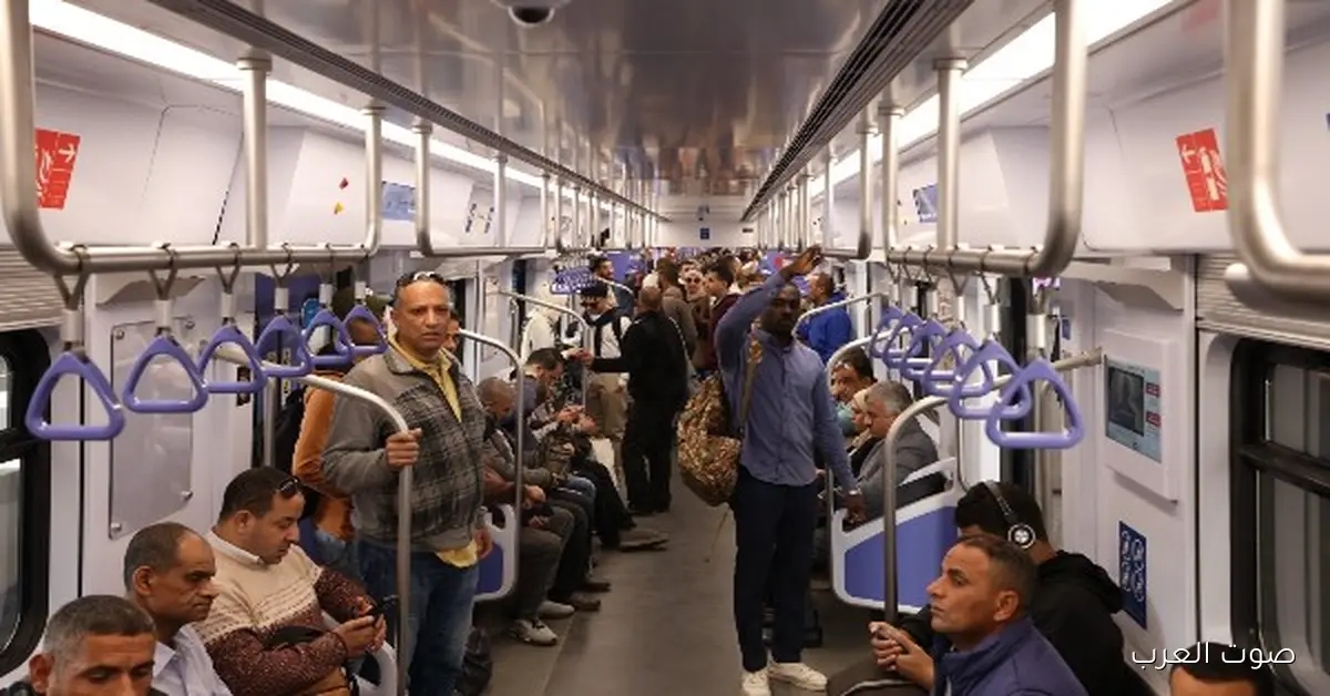 المواطنين بيقصدوا محطات القطار الكهربائي الخفيف LRT بشكل أكبر النهارده | صور