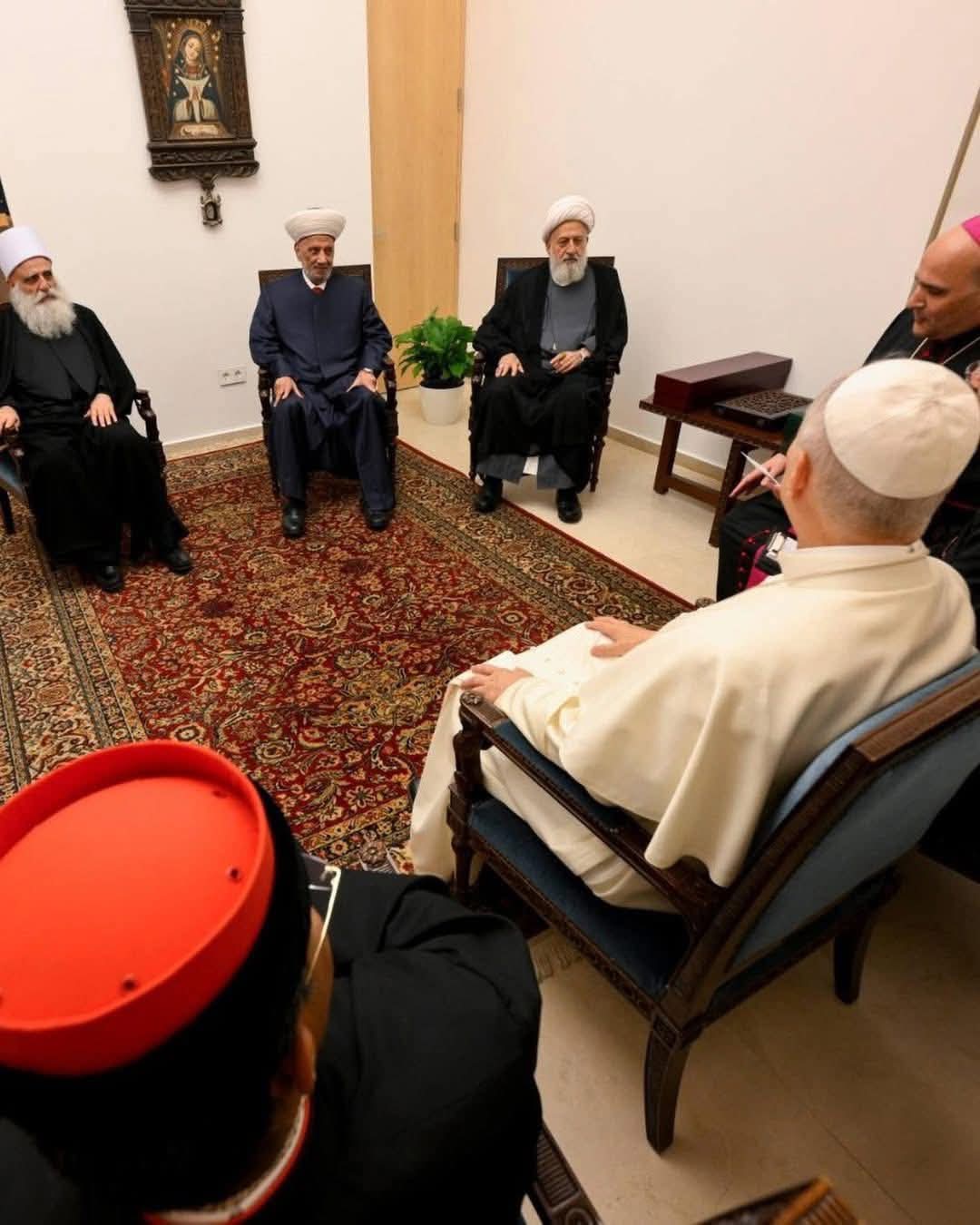 1764663511 259 البابا لاون بيختتم يومه بلقاء روحاني مع قادة الطوائف الإسلامية