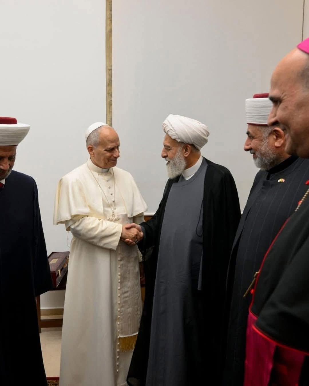 1764663511 589 البابا لاون بيختتم يومه بلقاء روحاني مع قادة الطوائف الإسلامية