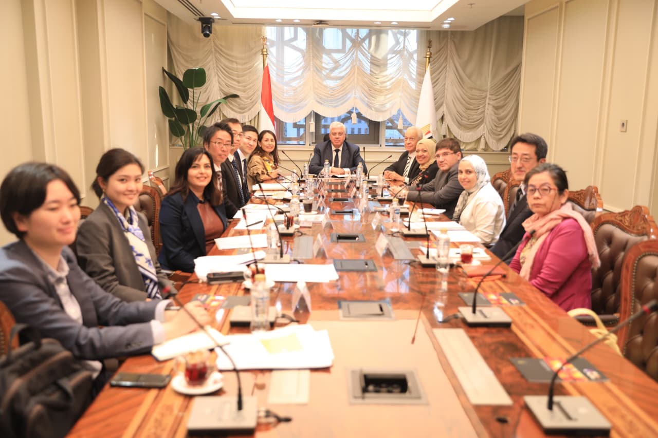 اجتماع وزير التعليم العالي مع وفد ياباني