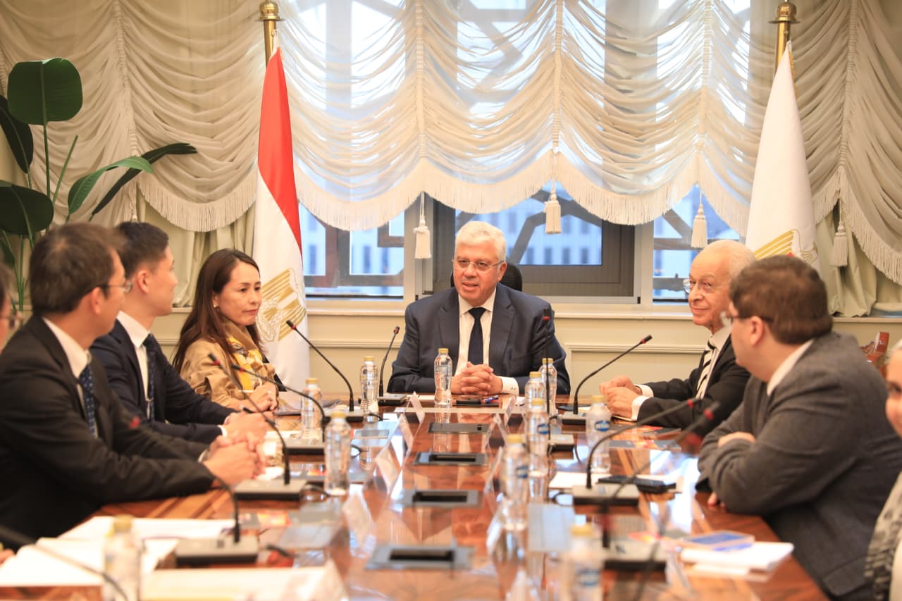 اجتماع وزير التعليم العالي مع وفد ياباني