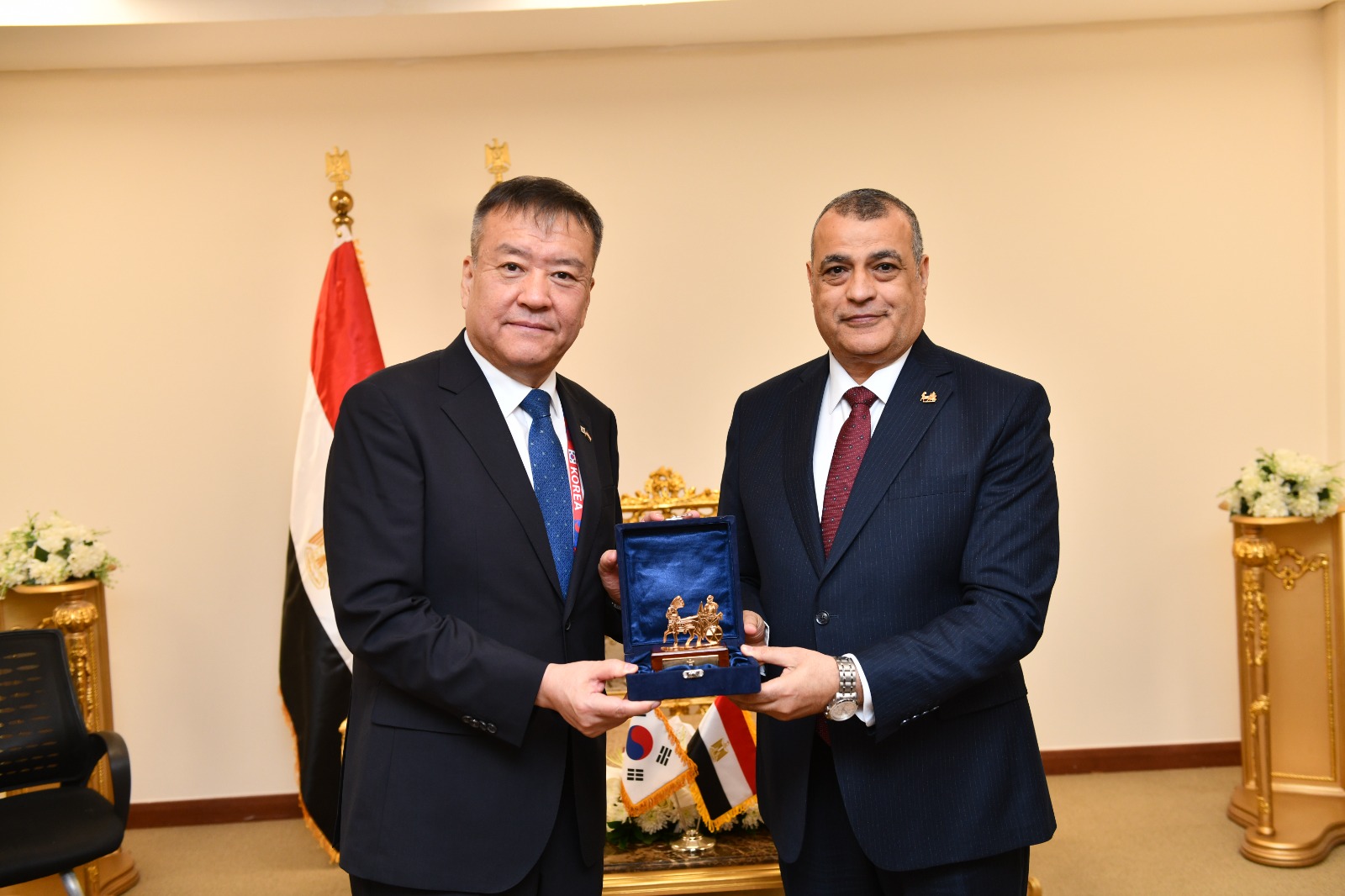 1764674597 688 الشركات الكورية تتألق في EDEX خط إنتاج هاوتزر K9 A1