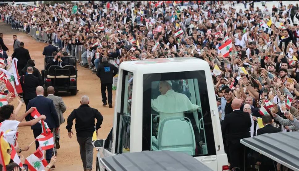 لقاء البابا مع الناجين من الانفجار