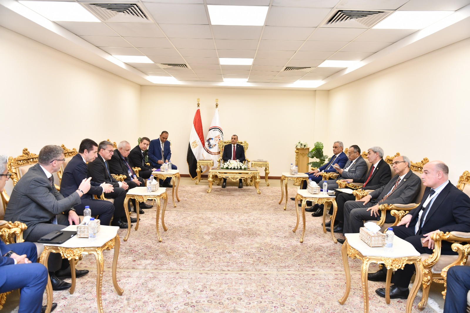 1764686185 758 وزير الإنتاج الحربي يفتح مجالات تعاون جديدة مع فرنسا وكوريا