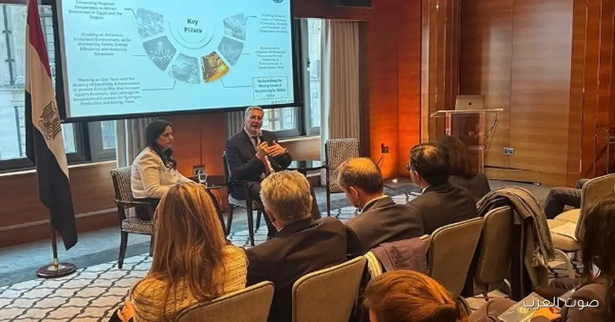 بعثة الأعمال المصرية في لندن للترويج لحوافز الاستثمار في قطاع التعدين برئاسة وزير البترول