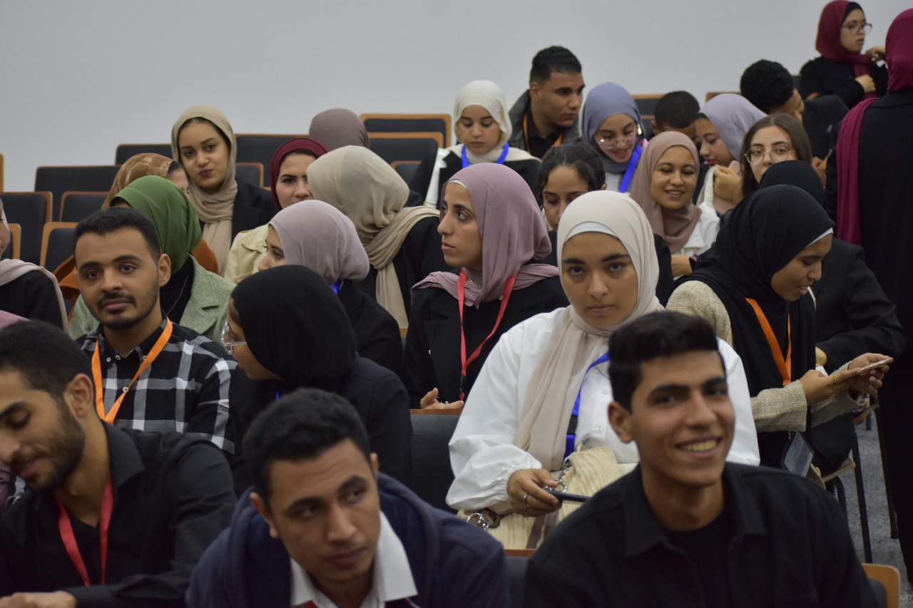 1764695507 624 الجامعة الصينية تحتفل باليوم العالمي لنظم المعلومات الجغرافية صور