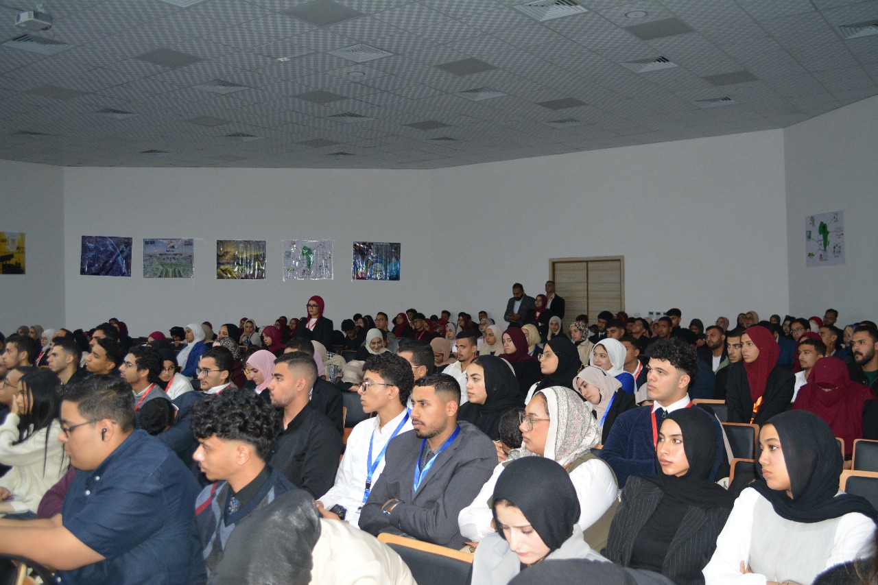 1764695507 859 الجامعة الصينية تحتفل باليوم العالمي لنظم المعلومات الجغرافية صور