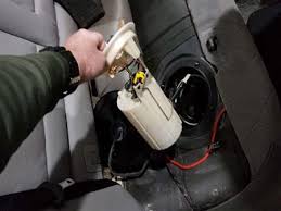 1764709403 578 إزاي تعرف دور طرمبة البنزين في عربيتك وأعراض خرابها؟