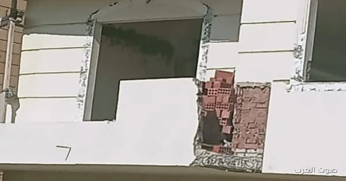 إزالة مخالفات البناء في منطقة خدمات حي الدبلوماسيين بالتجمع الخامس