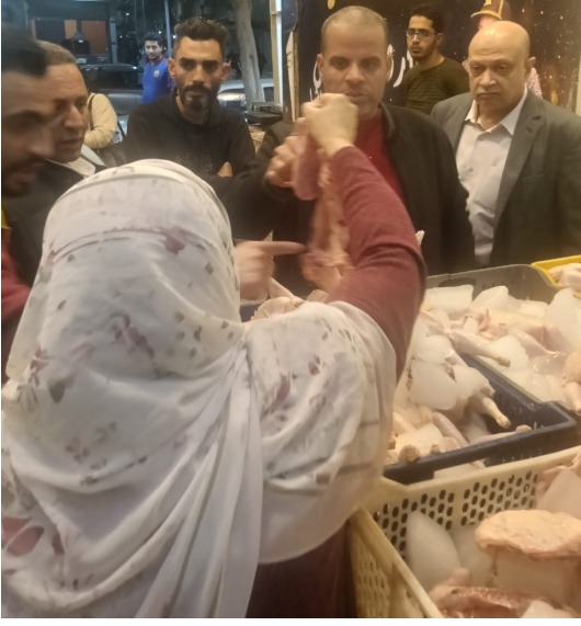 1764716567 653 فضيحة ورا العروض الكاذبة تفاصيل غلق محل دواجن فاسدة في