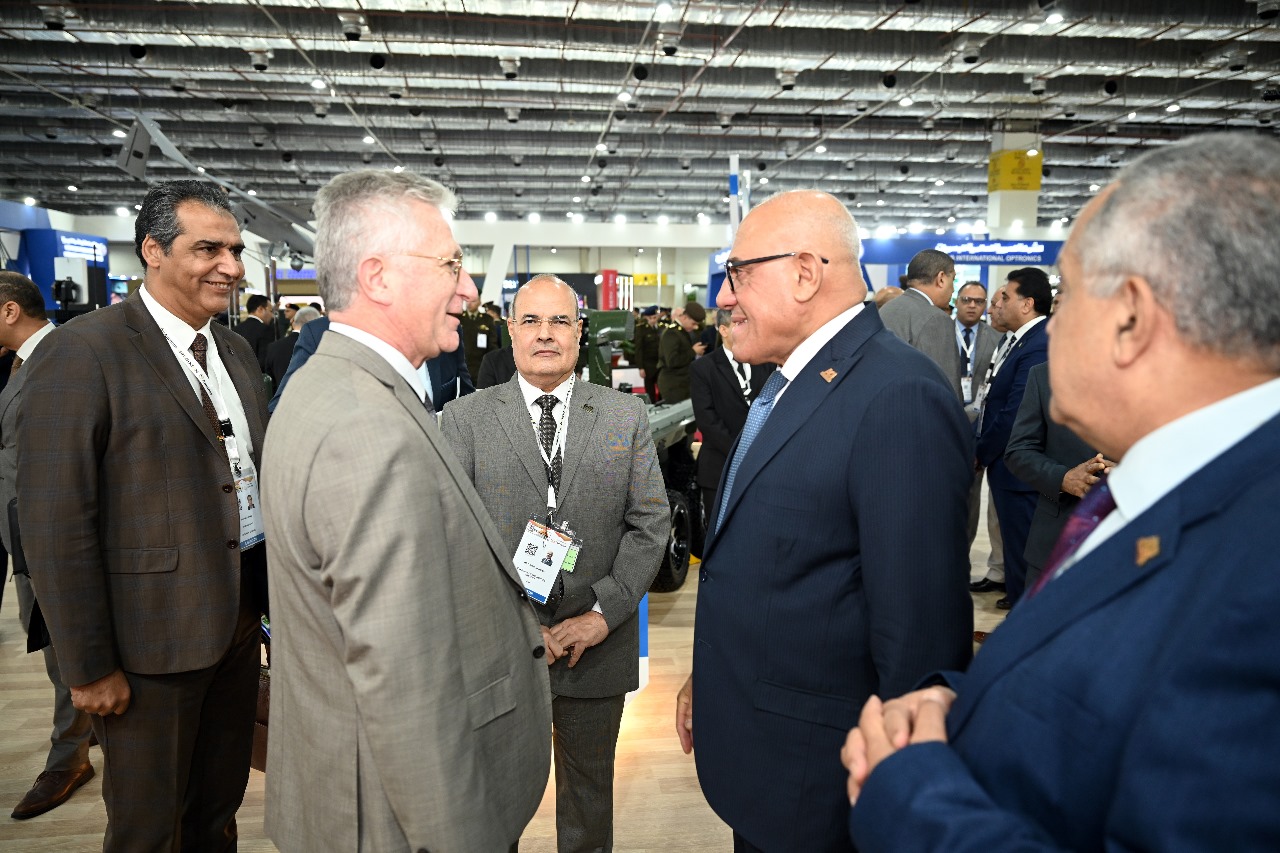 1764752061 113 مصر وفرنسا يتعاونوا في EDEX 2025 العربية للتصنيع توقع صفقة