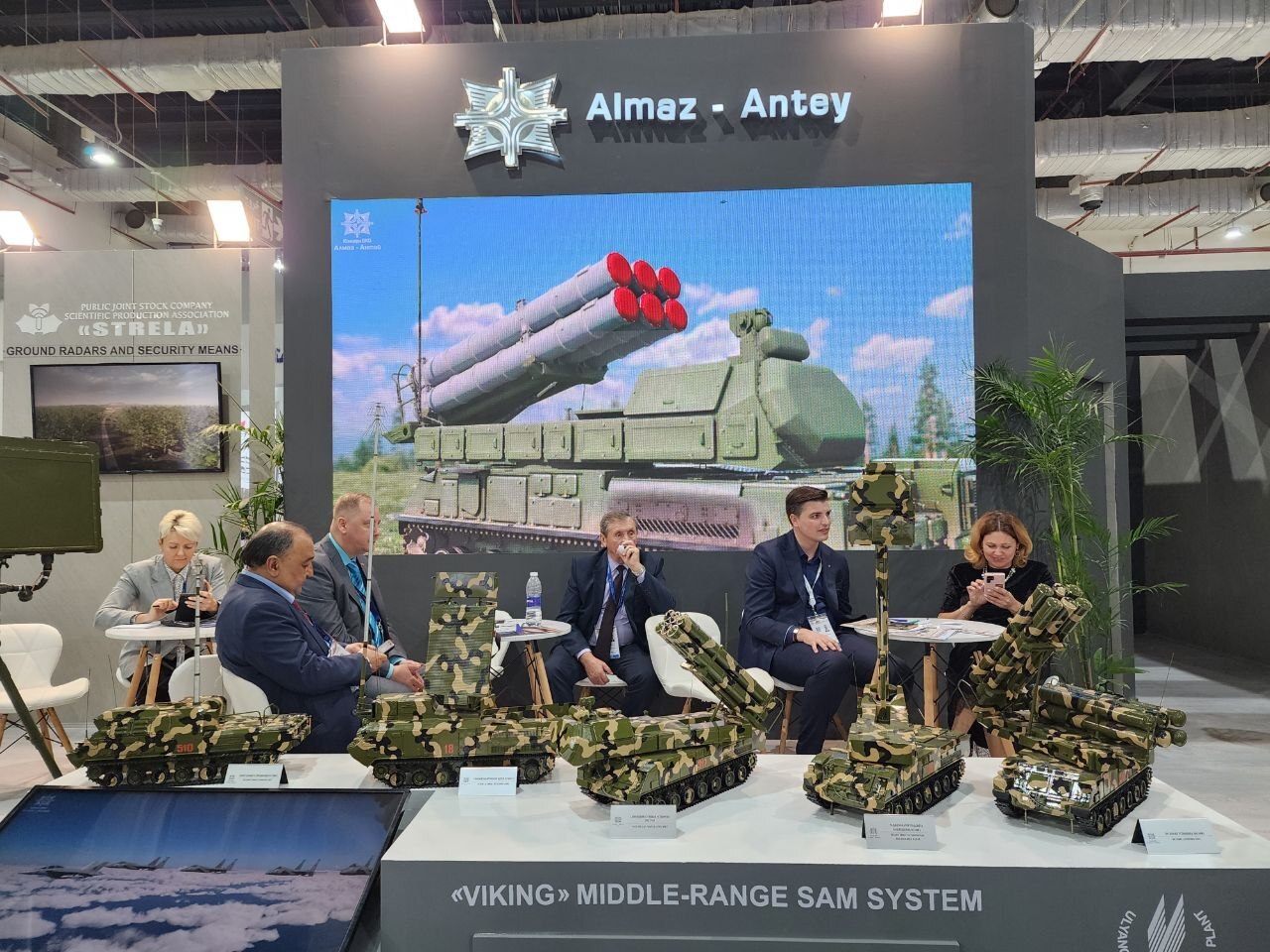 1764752813 396 روسيا بتعرض لأول مرة صواريخ S400 وأحدث طيارة مقاتلة في