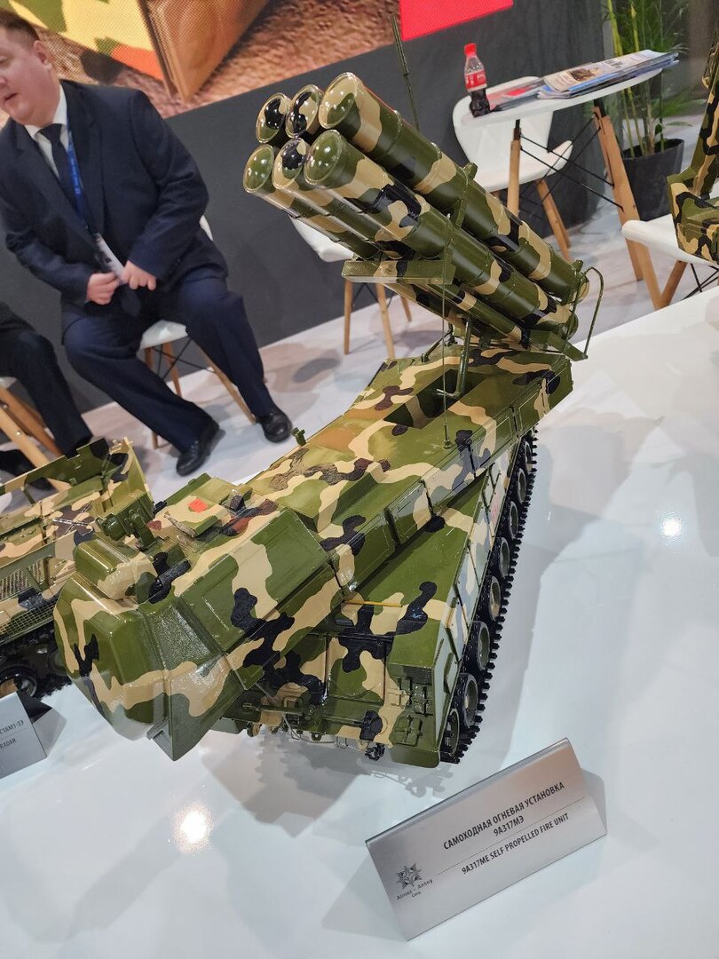 1764752813 694 روسيا بتعرض لأول مرة صواريخ S400 وأحدث طيارة مقاتلة في