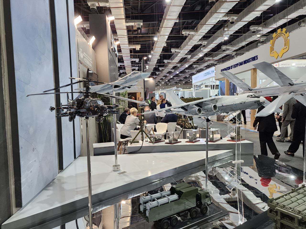 1764752813 7 روسيا بتعرض لأول مرة صواريخ S400 وأحدث طيارة مقاتلة في