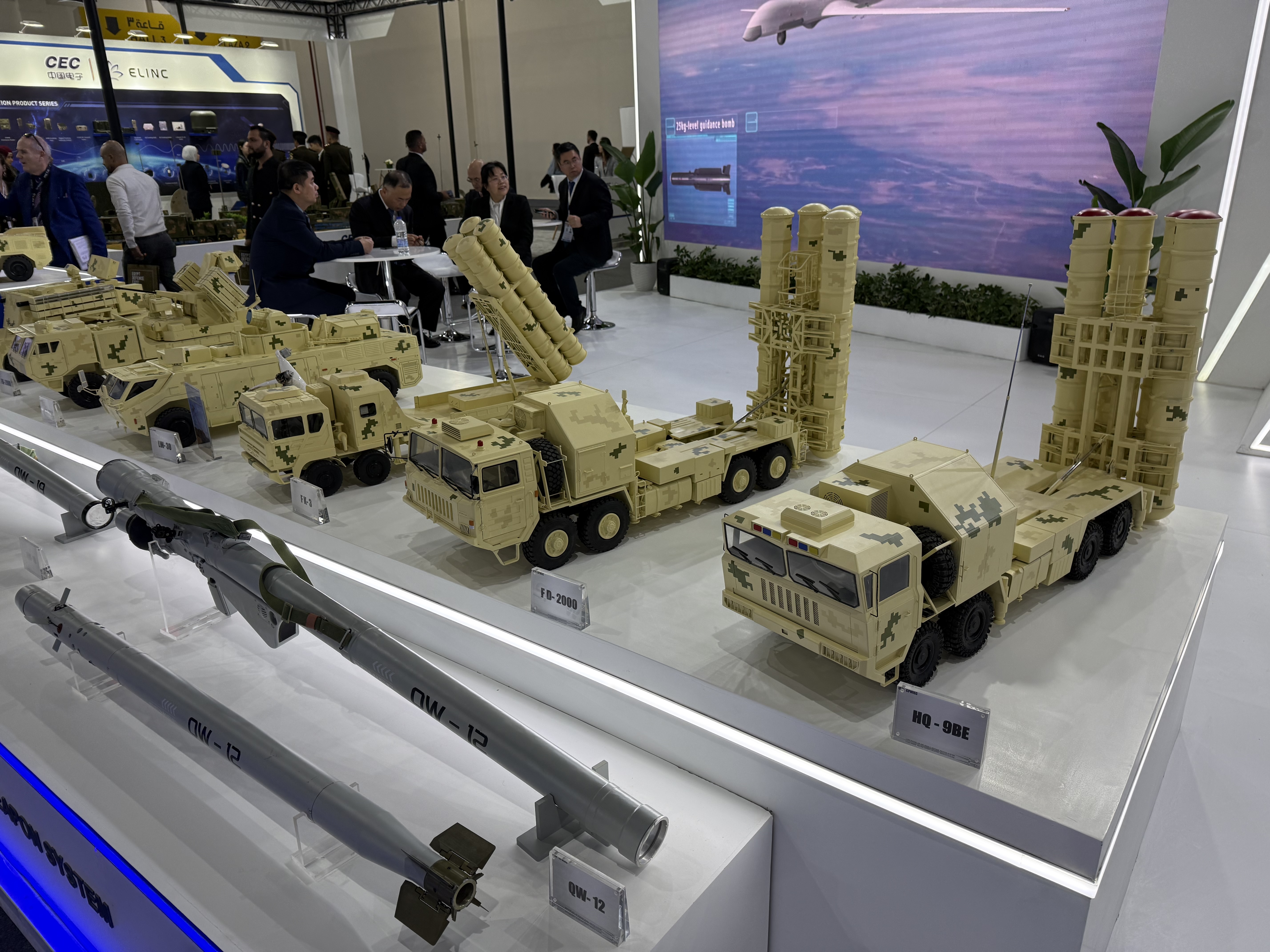 1764755307 699 الصين بتعرض أحدث الأسلحة الدفاعية في معرض إيديكس 2025 شوفوا