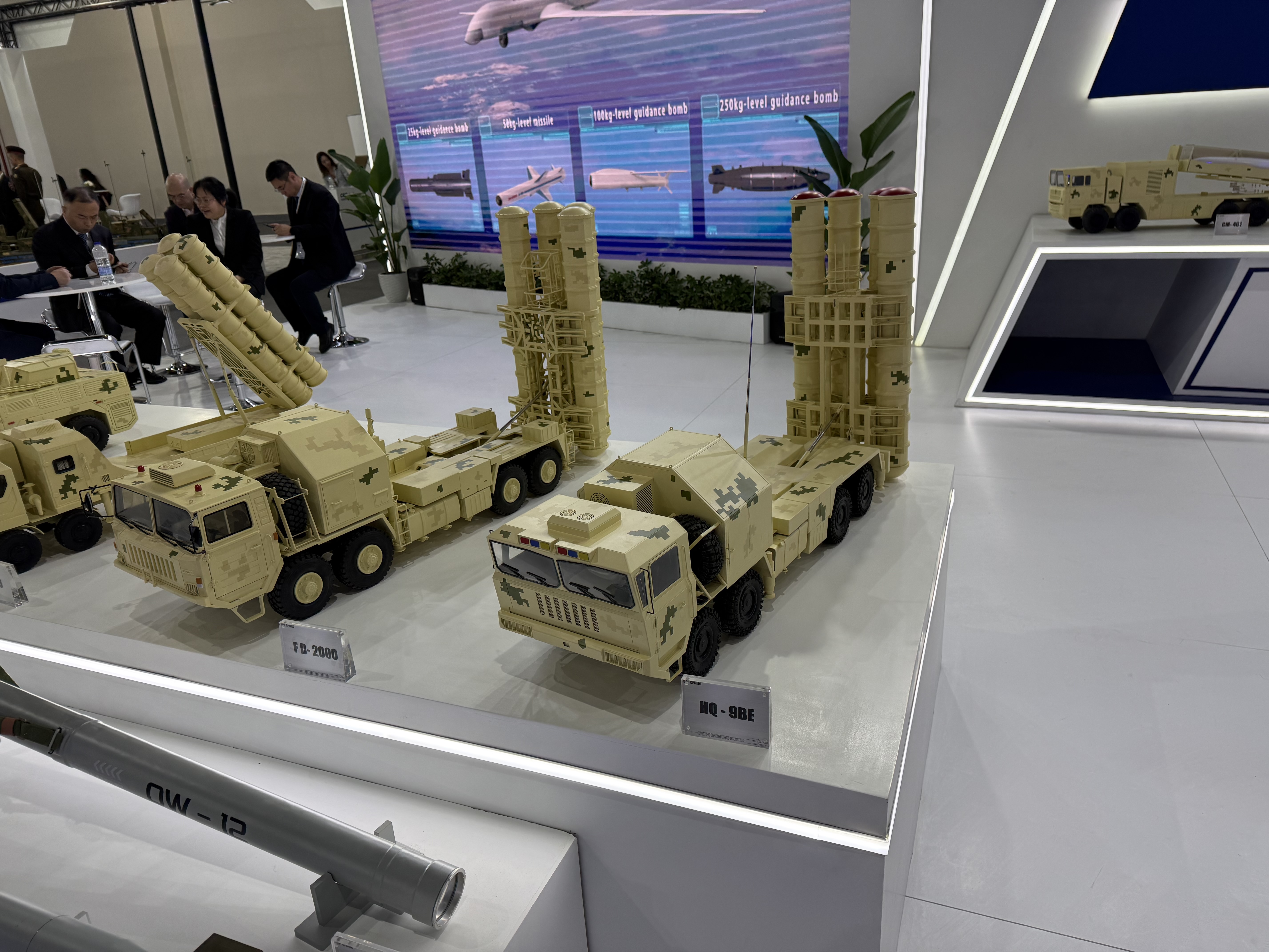 1764755307 874 الصين بتعرض أحدث الأسلحة الدفاعية في معرض إيديكس 2025 شوفوا