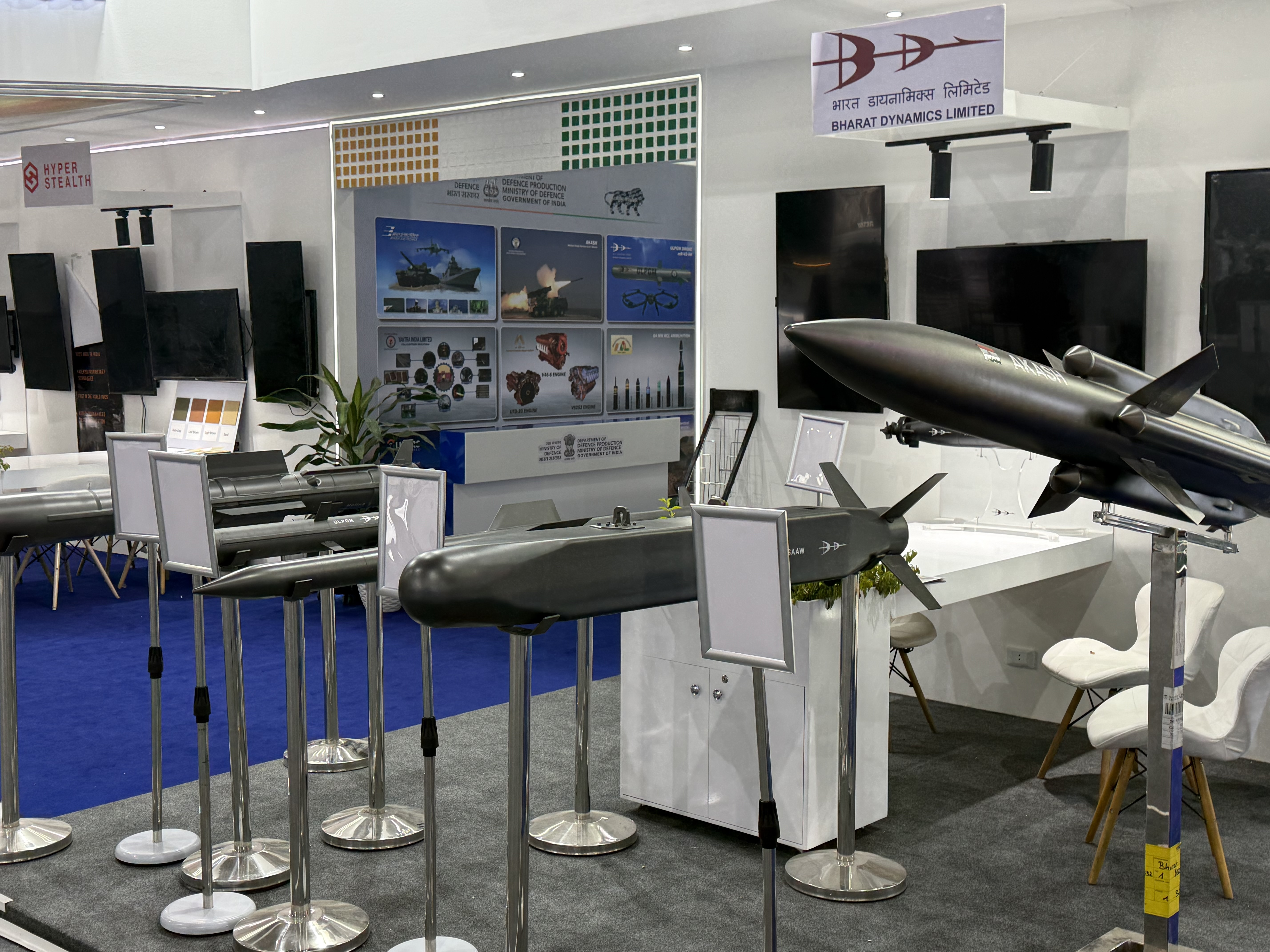 1764755790 667 الهند تعرض أحدث معداتها العسكرية في معرض إيديكس 2025 مع