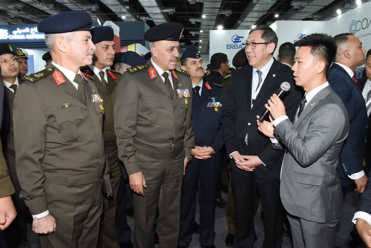 1764757881 414 وزير الدفاع ورئيس الأركان يتقابلوا مع قادة الوفود العسكرية في