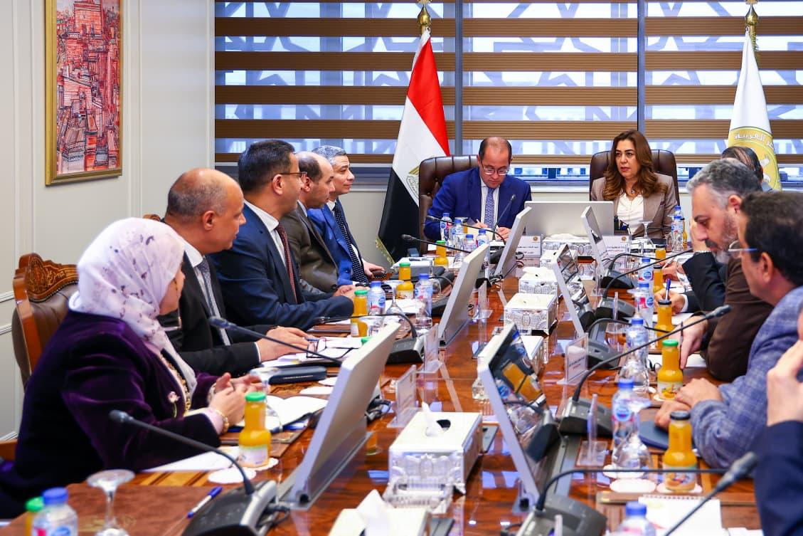 1764758077 39 دعم المحافظات في تنفيذ المشروعات وزارة البيئة والمالية بتتناقش في