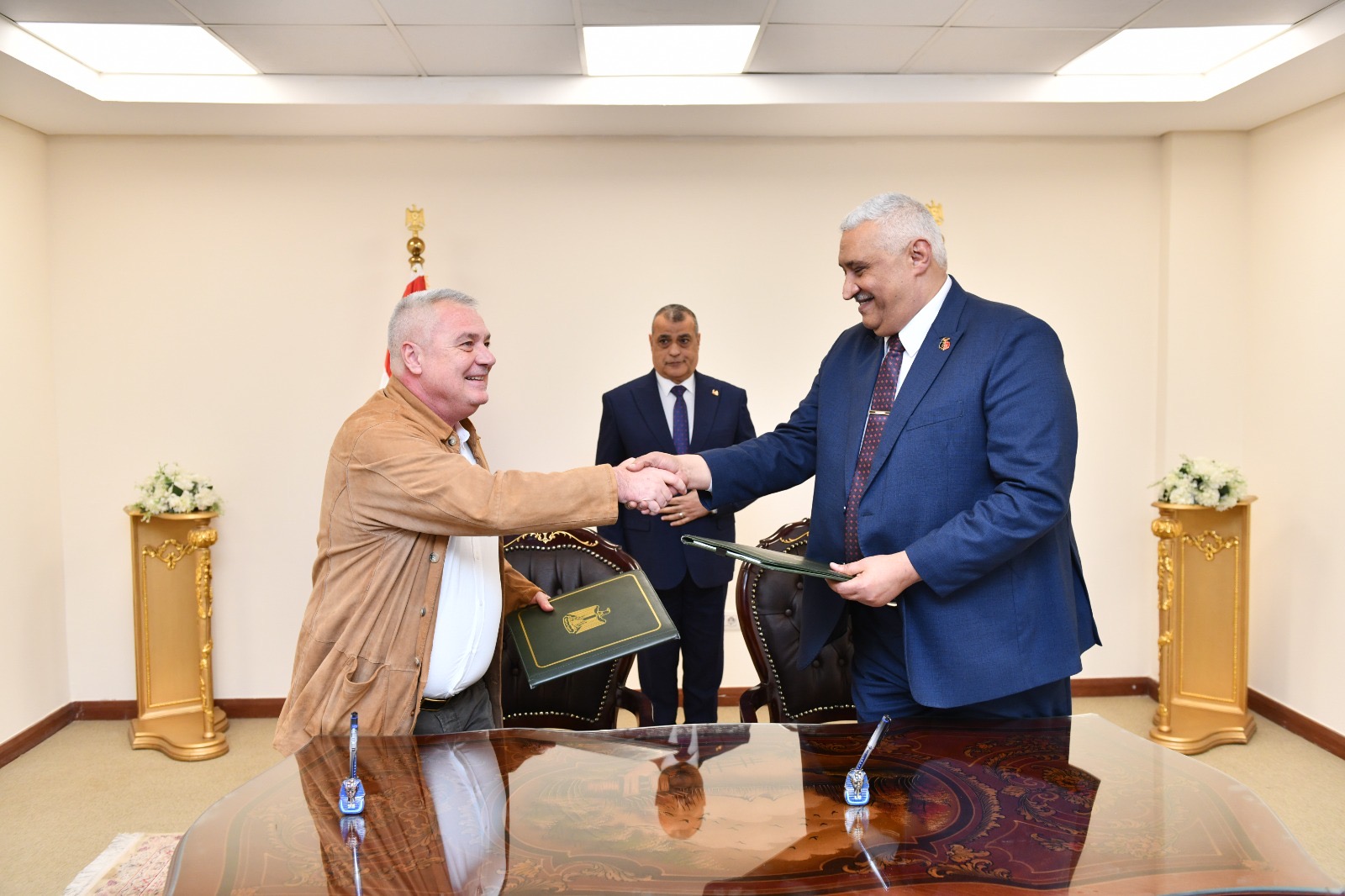 1764839245 35 وزير الإنتاج الحربي يحضر توقيع عقد تعاون في التصنيع العسكري