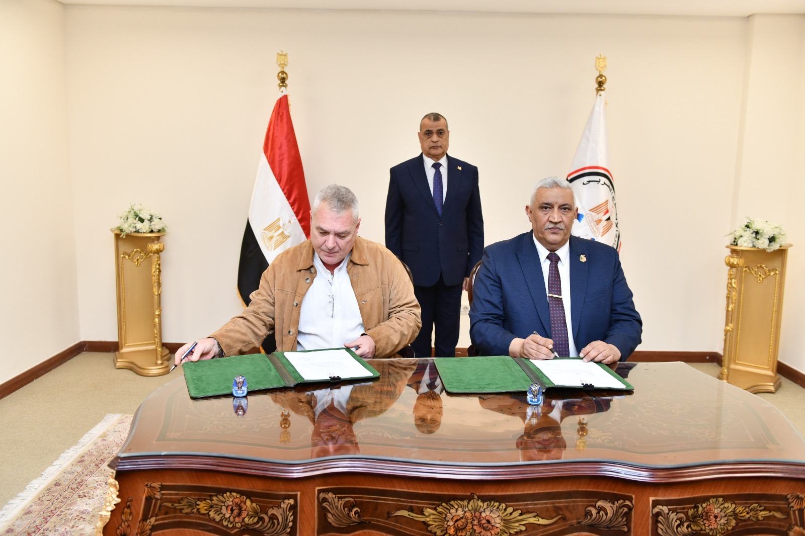 1764839245 577 وزير الإنتاج الحربي يحضر توقيع عقد تعاون في التصنيع العسكري