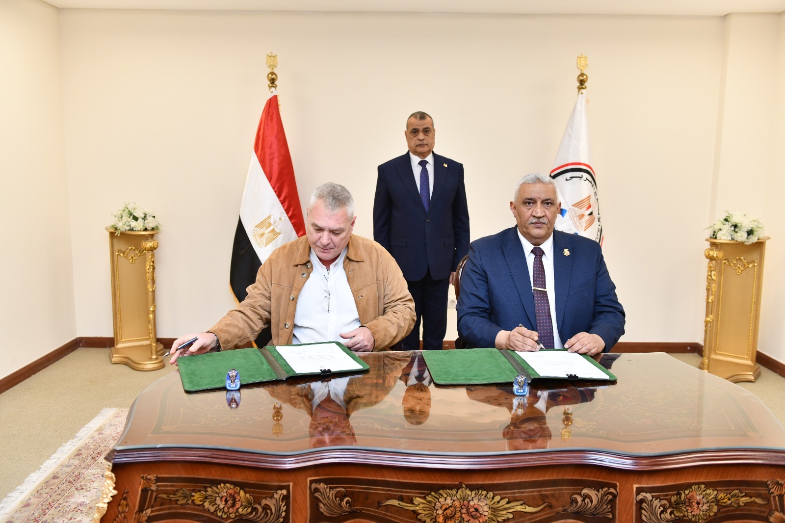 1764839245 876 وزير الإنتاج الحربي يحضر توقيع عقد تعاون في التصنيع العسكري