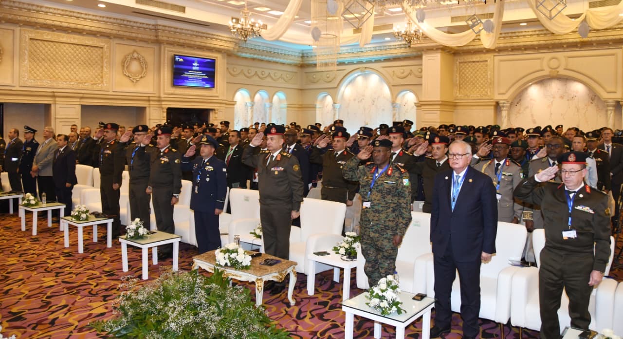 1764840263 229 إيديكس 2025 مستمر في فعالياته وسط إشادة من دول العالم