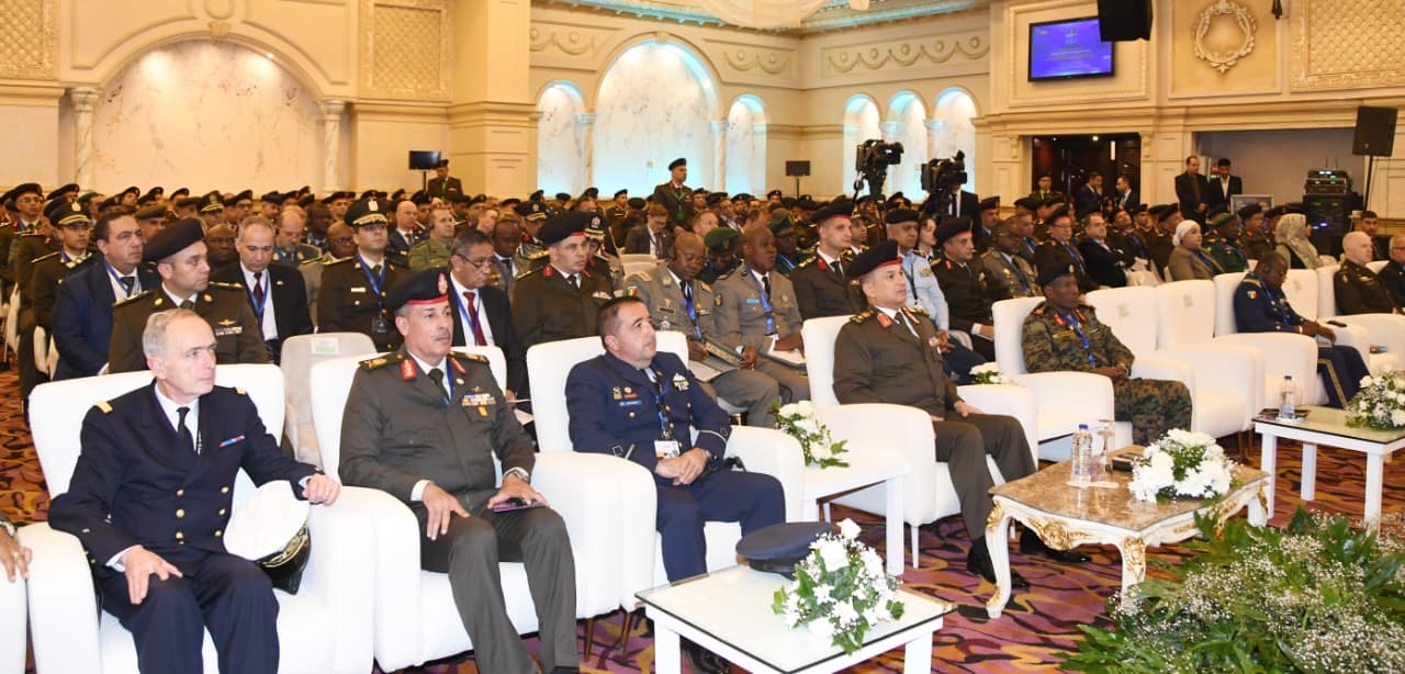 1764840263 897 إيديكس 2025 مستمر في فعالياته وسط إشادة من دول العالم