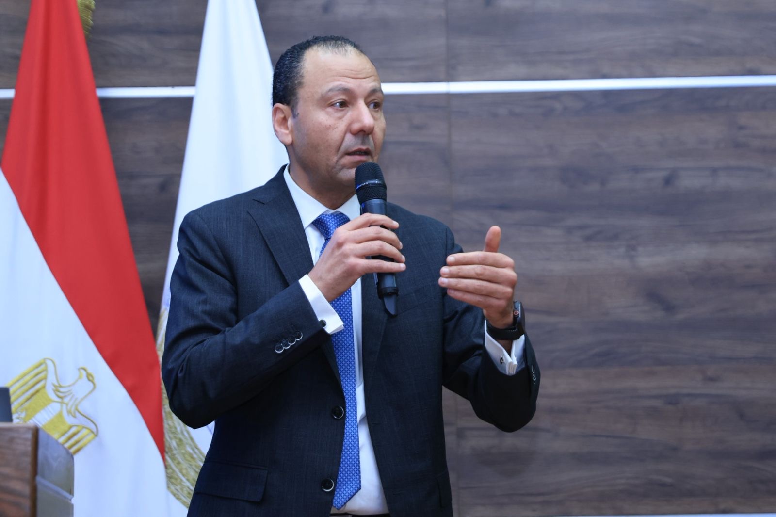 1764841187 872 نيفين جامع الست القوية اقتصادياً تقدر تواجه التحديات في البيت