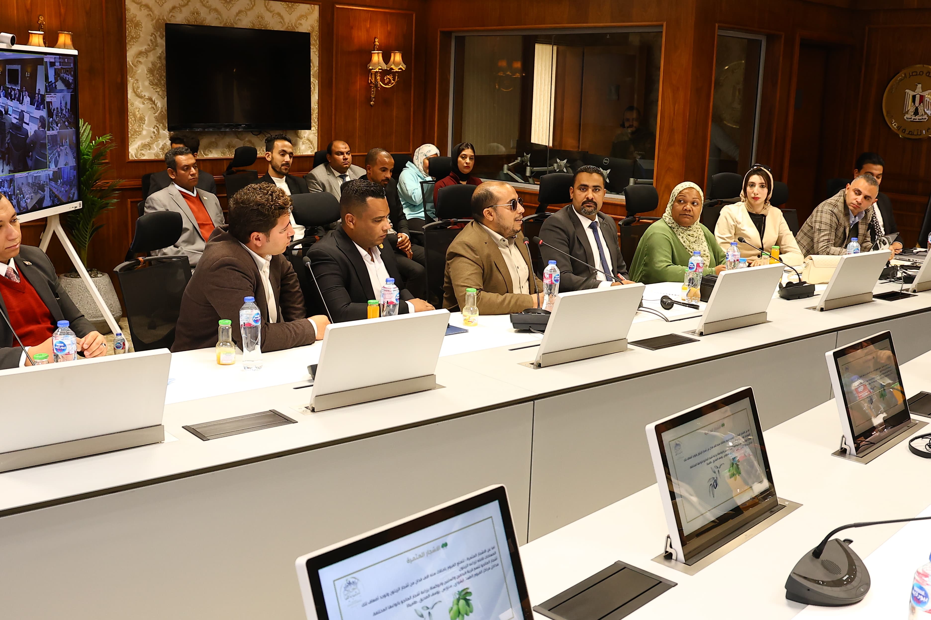 1764854241 903 التنمية المحلية تناقش مع اتحاد الشباب فكرة زراعة 100 مليون